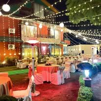 Round tables on the lawn for a night function